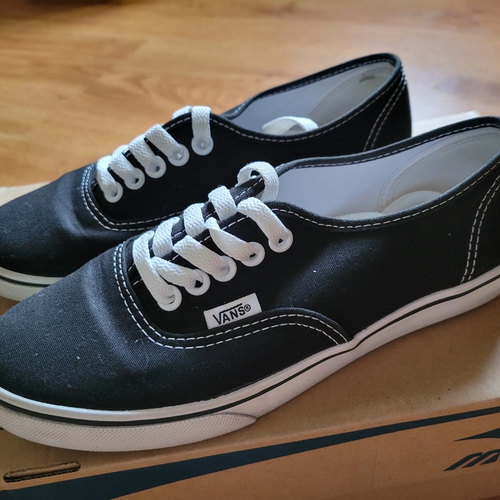 Vans T375 Unisex Black & White Lace Up Canvas Skate Shoes
